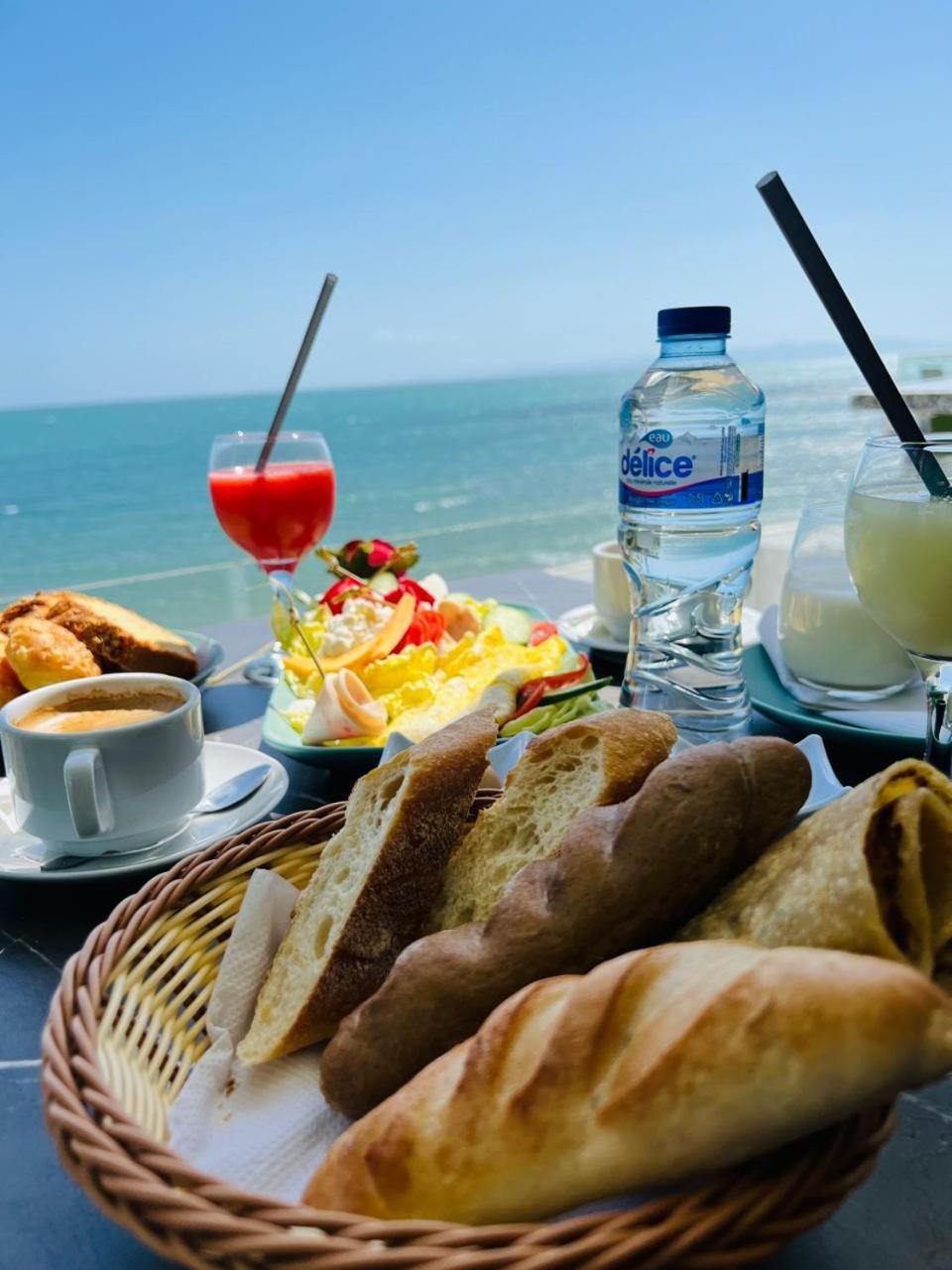 La Tour Blanche Hotel Гамарт Екстериор снимка